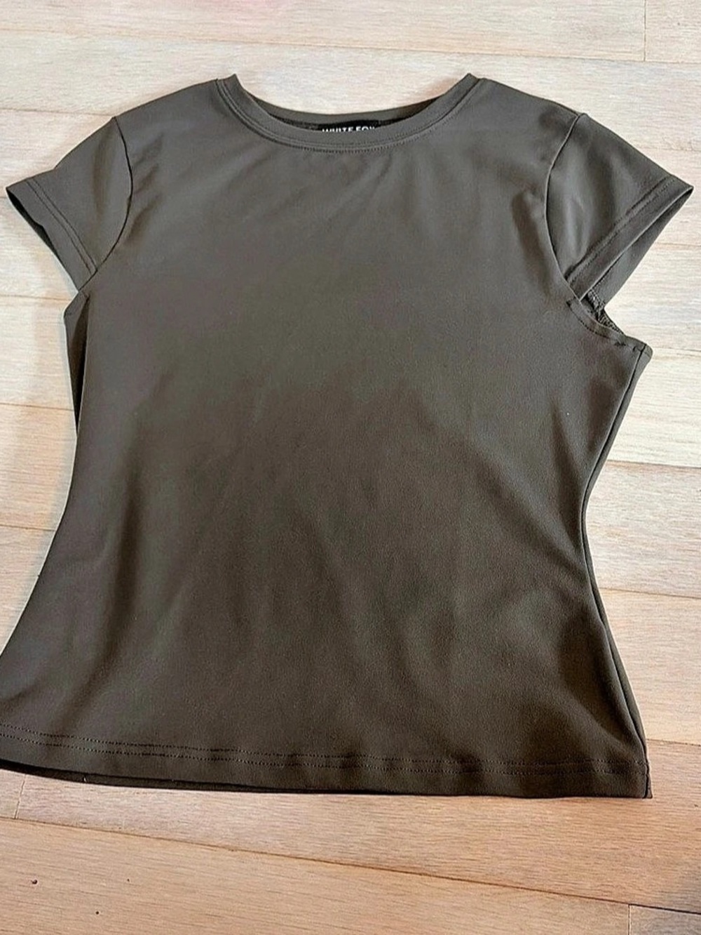 White Fox Women's Dark Gray Short Sleeve Top Size Medium Like New